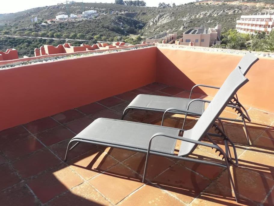 Вилла Luxurious Townhouse With Sea Views Манилва Экстерьер фото